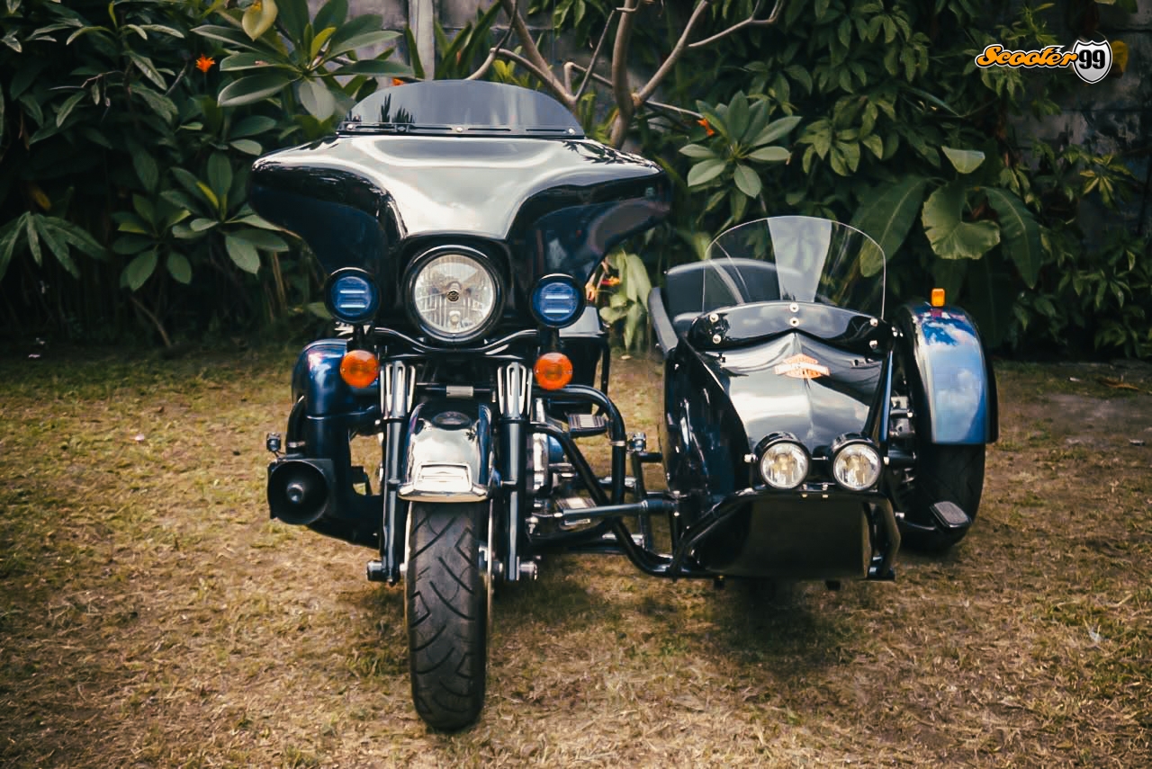 Harley Davidson Dual Seat Touring Sidecar – front three‑quarter view